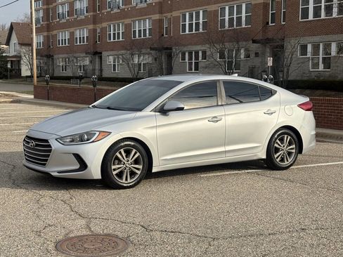 Used 2018 Hyundai Elantra SEL image 1