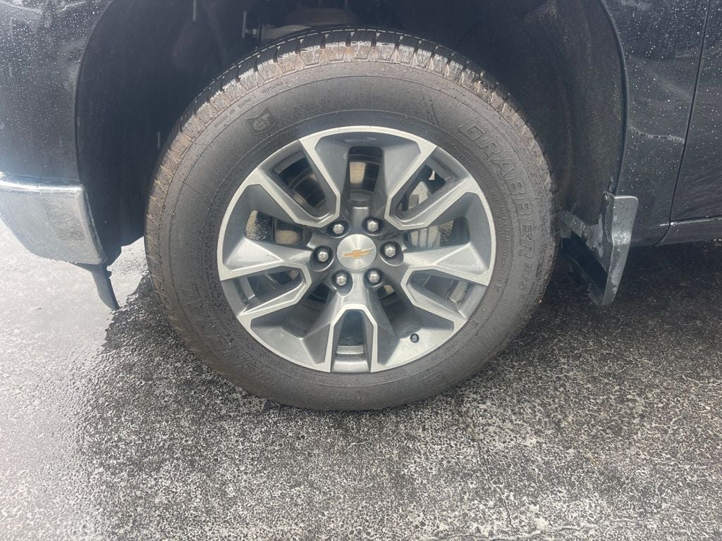 Used 2025 Chevrolet Silverado 1500 LT AWD/4WD image 9