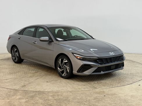 Used 2025 Hyundai Elantra SEL FWD image 7