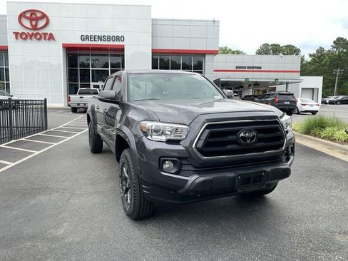 Used 2022 Toyota Tacoma SR5 w/ Technology Package AWD/4WD image 2