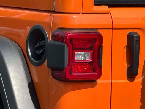 Used 2025 Jeep Wrangler Unlimited Sport AWD/4WD image 9