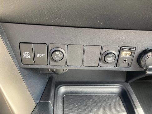 Used 2013 Toyota RAV4 XLE AWD/4WD image 94