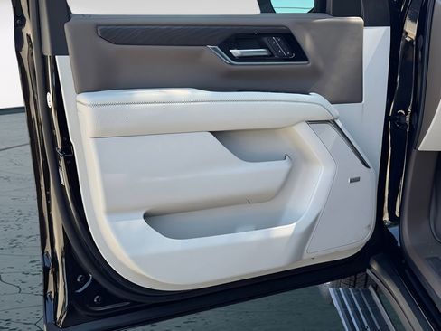 New 2026 GMC Yukon XL Denali w/ Sun & Power Step Package AWD/4WD image 13