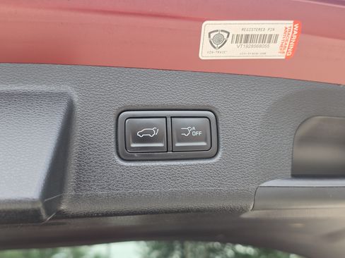 Certified 2023 Kia Telluride EX w/ EX Captain's Chair Package FWD image 11