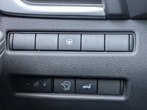 Used 2024 Nissan Rogue SV image 17