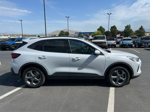 Certified 2025 Ford Escape ST-Line Select AWD/4WD image 6