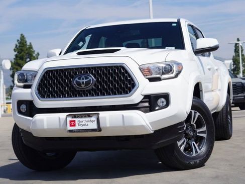 Used 2019 Toyota Tacoma TRD Sport w/ Technology Package AWD/4WD image 3