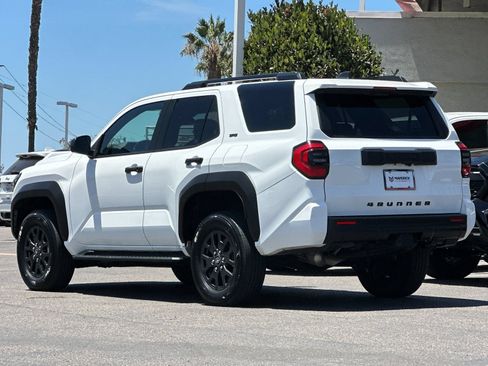 Used 2025 Toyota 4Runner SR5 AWD/4WD image 3