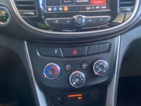 Used 2019 Chevrolet Trax LT w/ LT Convenience Package FWD image 8
