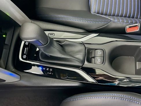 Used 2025 Toyota Corolla Cross XSE image 17