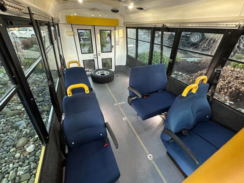 Used 2014 Chevrolet Express 3500 image 7