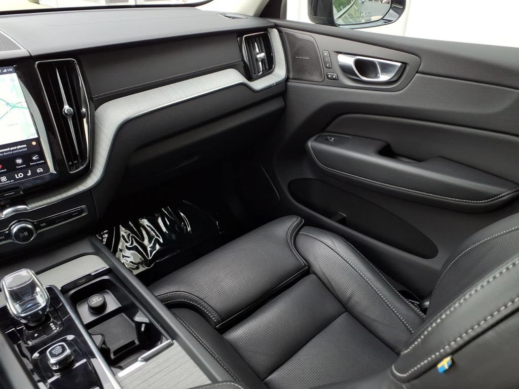 Certified 2025 Volvo XC60 T8 Ultra w/ Protection Package Premier AWD/4WD image 21