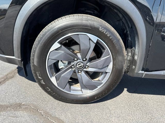 Used 2025 Nissan Rogue SV FWD image 26
