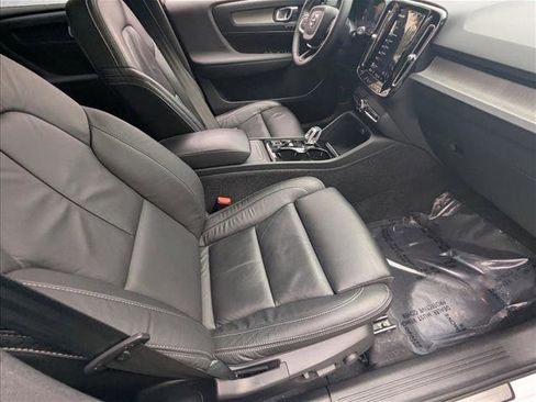 Used 2023 Volvo XC40 B5 Plus w/ Protection Package Premier image 22