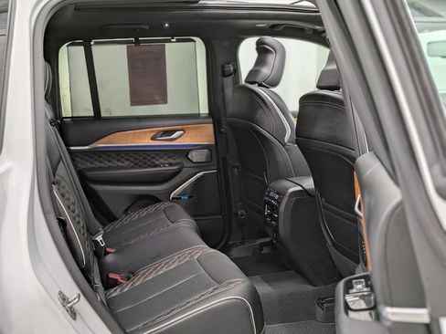 Used 2022 Jeep Grand Cherokee Summit AWD/4WD image 32