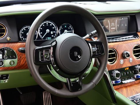 Certified 2023 Rolls-Royce Cullinan w/ Cullinan Package image 26