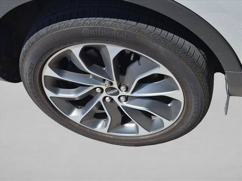 Used 2022 Lincoln Nautilus Reserve AWD/4WD image 8