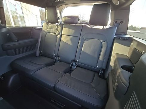New 2025 Land Rover Defender 130 X-Dynamic SE AWD/4WD image 24