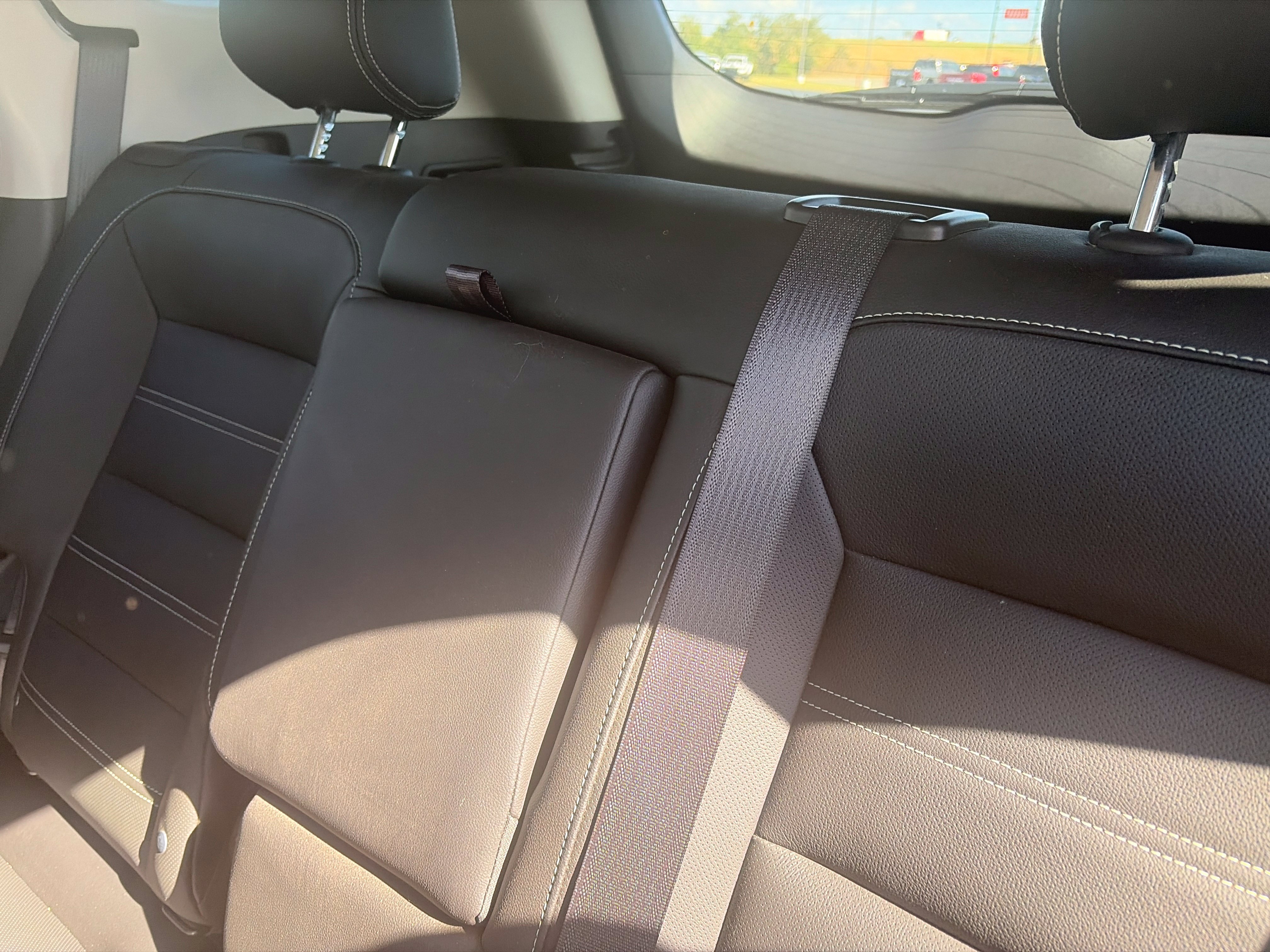Used 2024 GMC Terrain Denali w/ Denali Premium Package AWD/4WD image 10