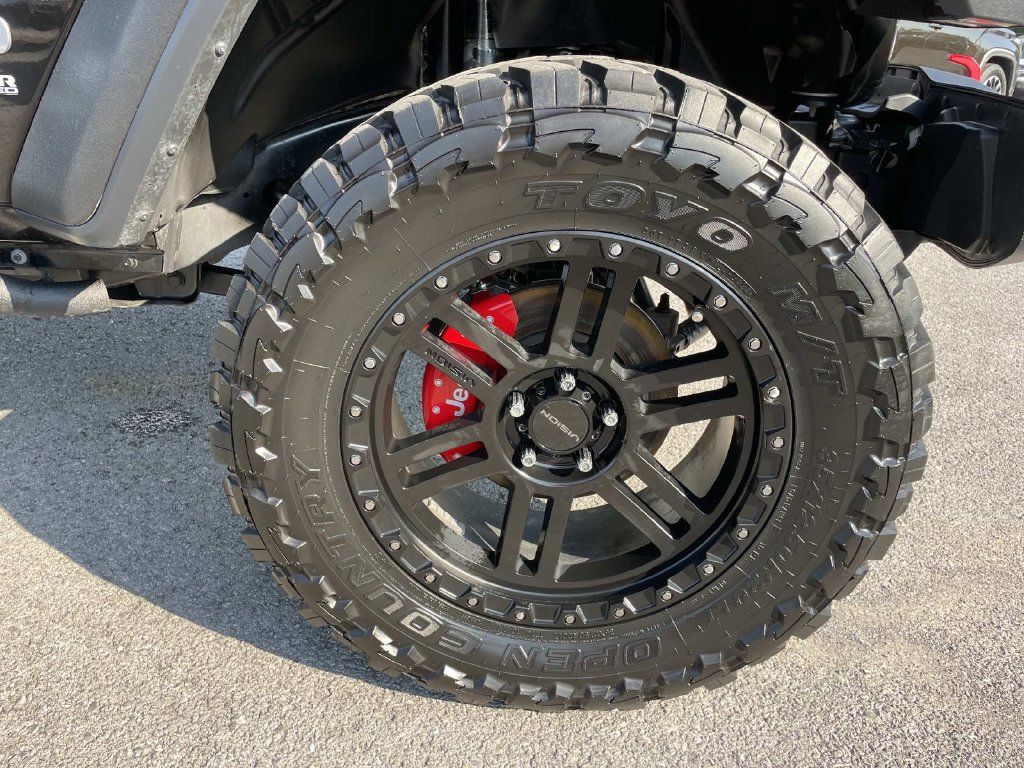 Used 2018 Jeep Wrangler Unlimited Sahara AWD/4WD image 37