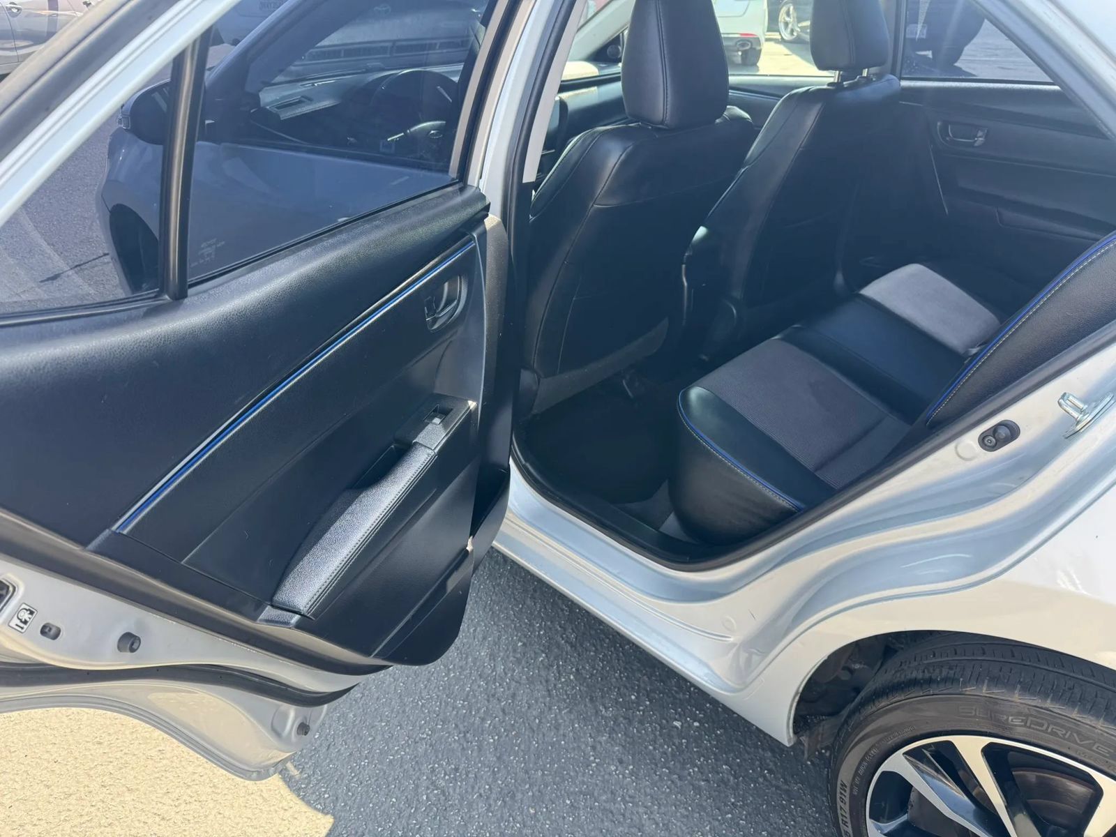Used 2017 Toyota Corolla SE w/ Carpet Mat Package (TMS) FWD image 21