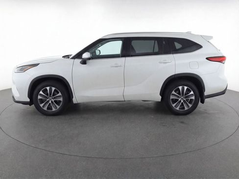 Used 2021 Toyota Highlander XLE image 6