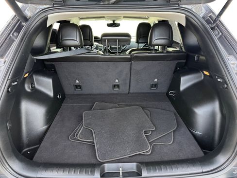 Used 2019 Jeep Cherokee Latitude Plus w/ Comfort/Convenience Group image 17