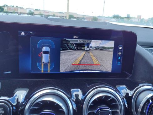 Used 2025 Mercedes-Benz GLA 250 4MATIC image 19