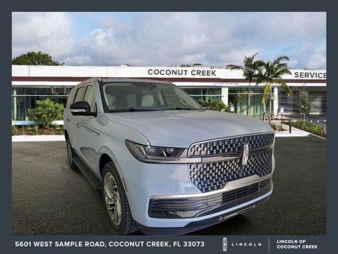New 2027 Lincoln Navigator Premiere RWD image 1