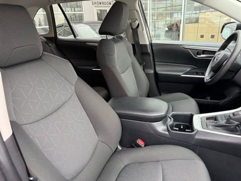 Used 2025 Toyota RAV4 XLE image 33