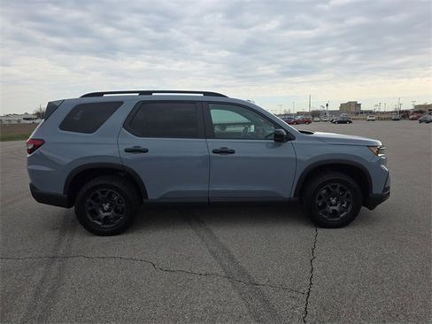 Used 2024 Honda Pilot TrailSport image 14