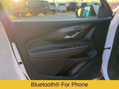 Used 2024 GMC Terrain SLT image 12