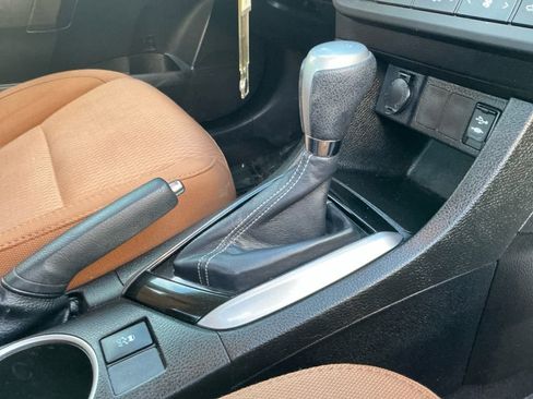 Used 2015 Toyota Corolla L image 17