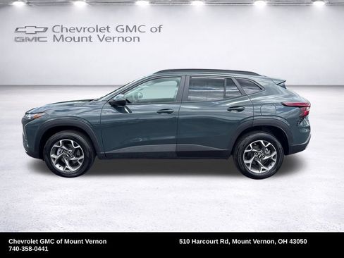 Used 2026 Chevrolet Trax LT FWD image 2