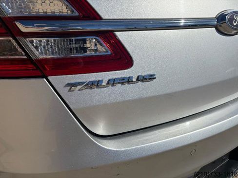 Used 2017 Ford Taurus SEL image 12
