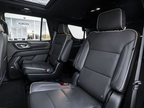 Used 2024 GMC Yukon SLT w/ SLT Premium Package image 31