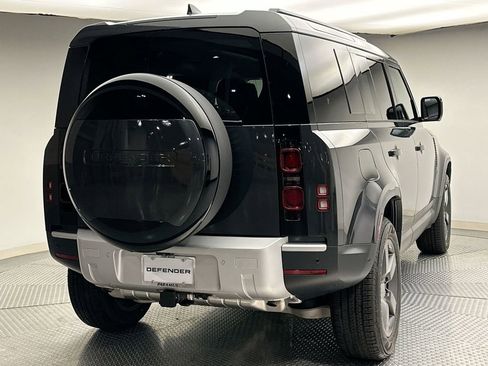 Used 2025 Land Rover Defender 110 S image 3