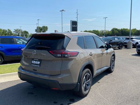 Used 2024 Nissan Rogue SV w/ SV Premium Package AWD/4WD image 7