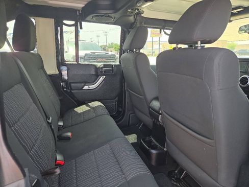 Used 2012 Jeep Wrangler Unlimited Rubicon w/ Dual Top Group AWD/4WD image 15