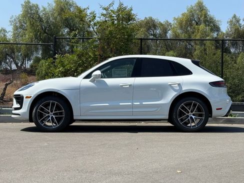 Used 2025 Porsche Macan image 2