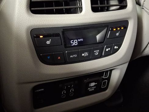 Used 2020 Honda Pilot Touring image 14
