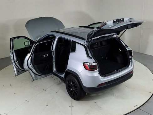 Used 2025 Jeep Compass Latitude w/ Convenience Group image 45