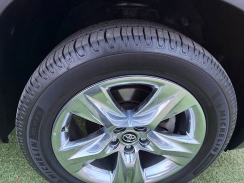 Used 2019 Toyota Highlander Limited image 12