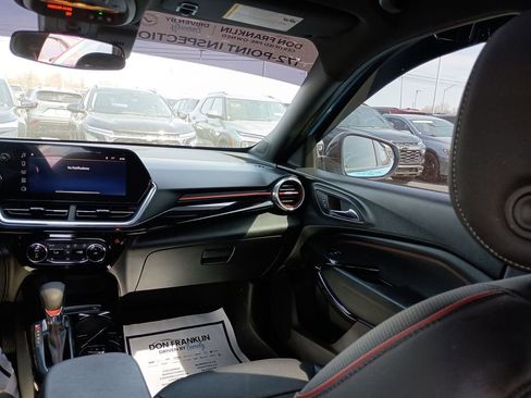 Used 2025 Chevrolet Trax RS w/ Sunroof Package image 11