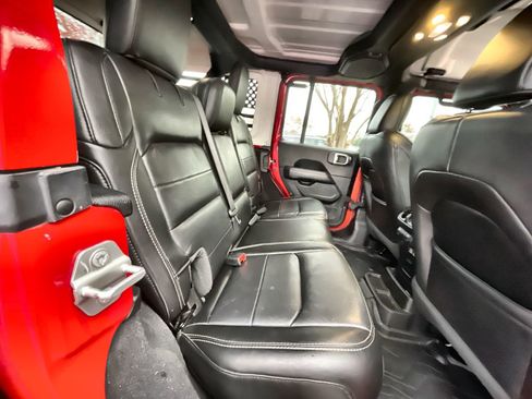 Used 2020 Jeep Wrangler Unlimited Sahara image 26