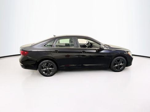 Used 2024 Volkswagen Jetta SE w/ Panoramic Sunroof Package FWD image 4