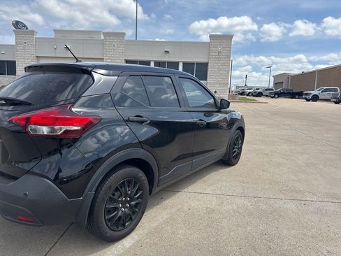 Used 2020 Nissan Kicks S image 5
