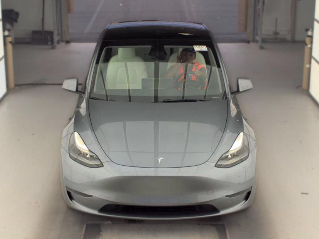 Used 2024 Tesla Model Y Performance AWD/4WD image 3