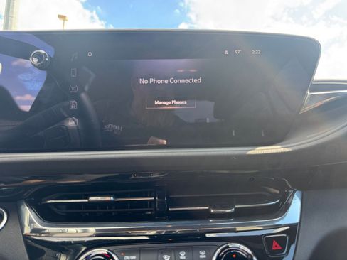 Used 2025 Buick Envista Sport Touring image 18