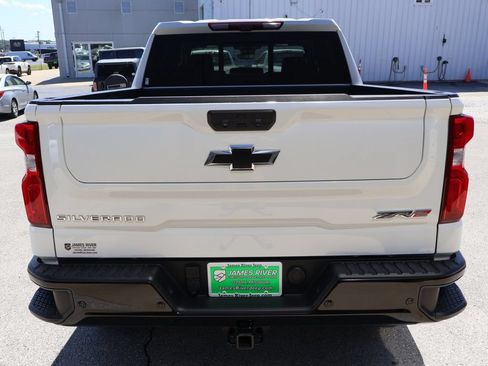 Used 2022 Chevrolet Silverado 1500 ZR2 w/ Technology Package AWD/4WD image 4